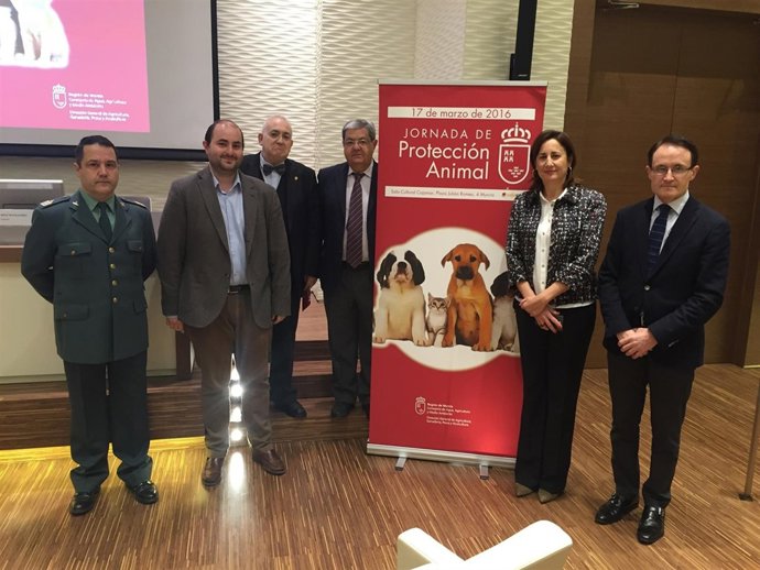 Carmen Teodora Morales junto a ponentes