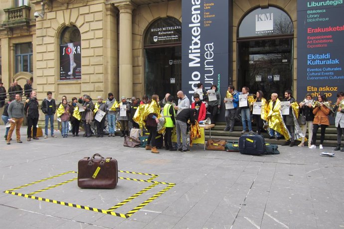 Acción en San Sebastián de apoyo a los refugiados
