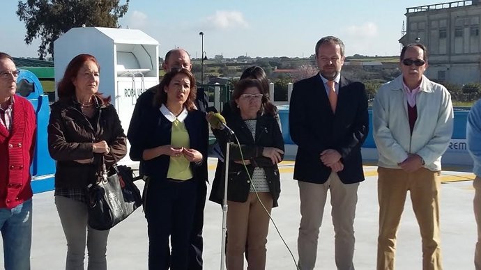Pozuelo interviene en la inauguración del Punto Limpio junto a Algar (izda.)
