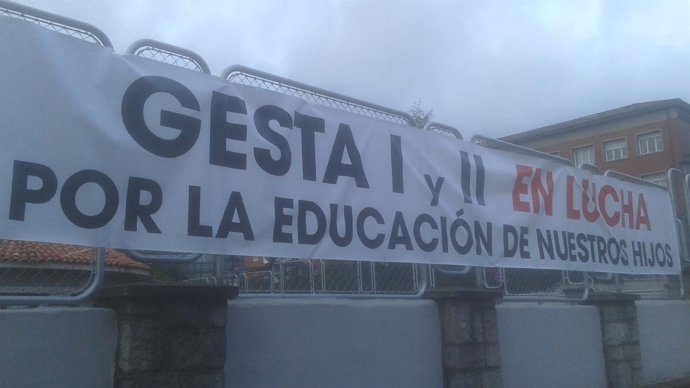 Pancarta nel colexu de La Gesta II