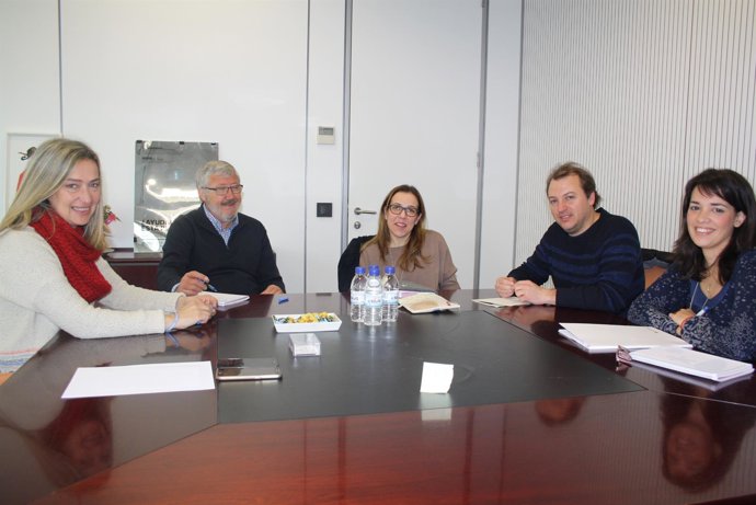 Ferrando junto a los representantes de las distintas organizaciones