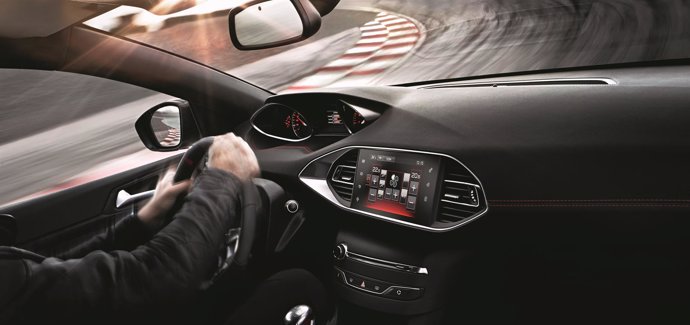 Peugeot permite probar el 308 GTi mediante unas gafas y una aplicación móvil