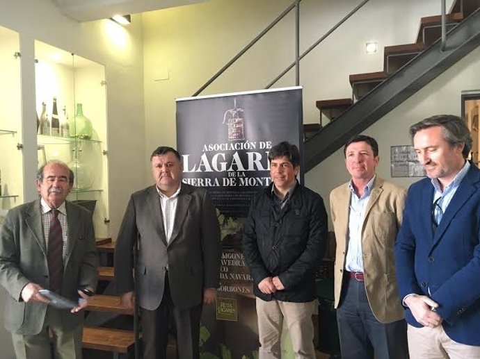 Zurera (centro) y de la Asociación Empresarial de Lagares de la Sierra