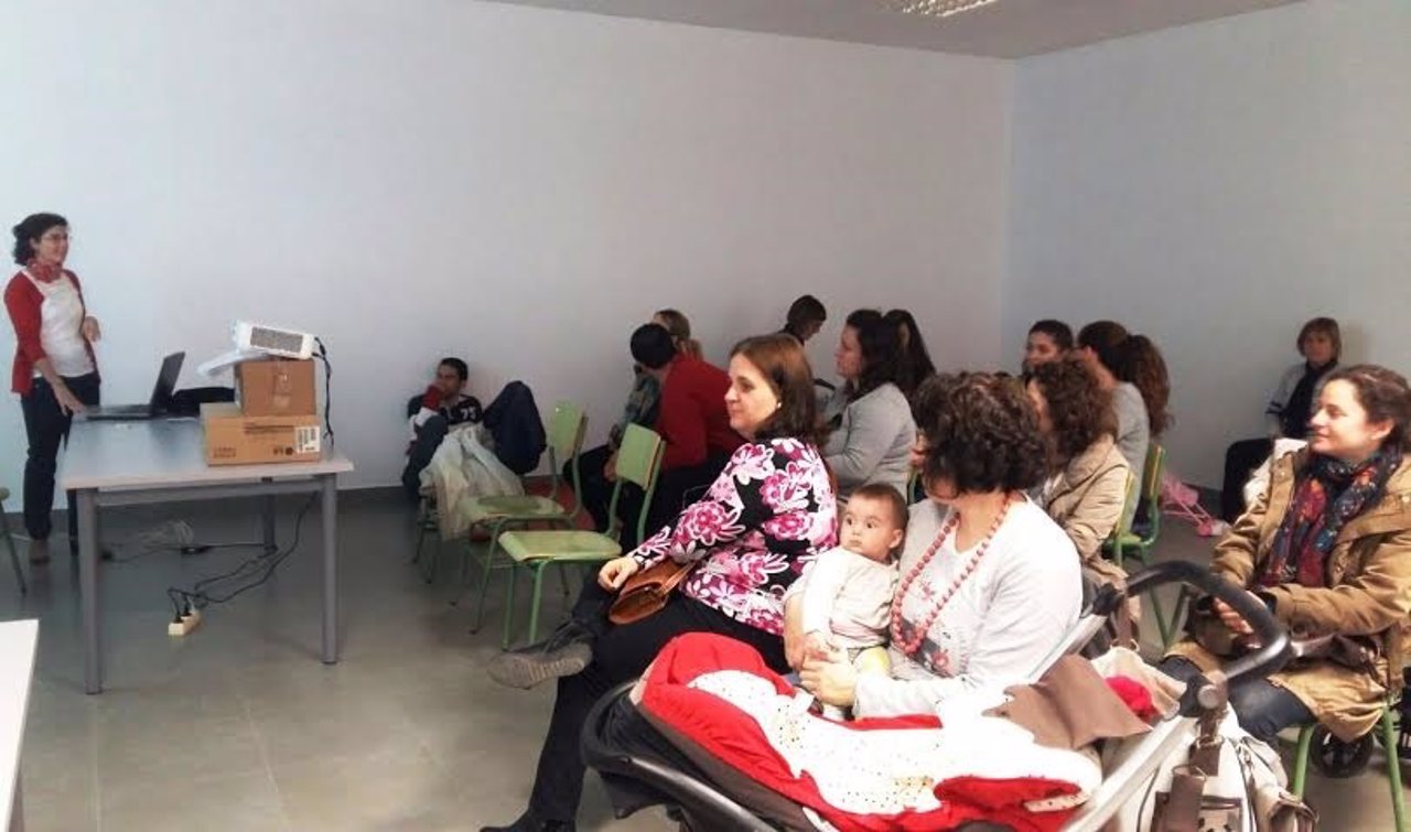 Un grupo de participantes en la charla sobre los problemas de salud en niños