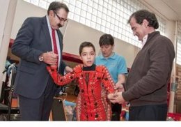 El consejero en la sede de la Fundación NIPACE