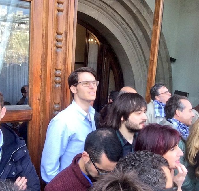 Lusi Salom en el balcón del Ayuntamiento de Valencia