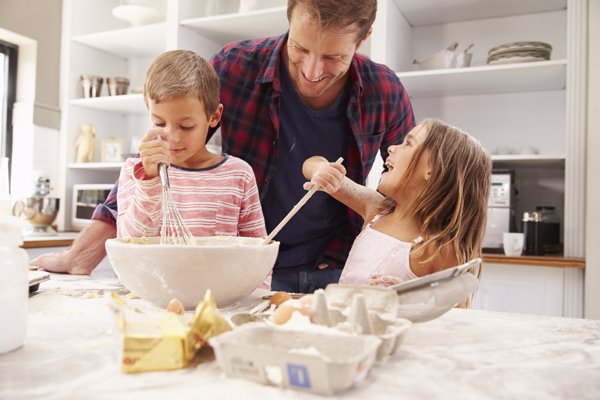 El 80% de los nuevos padres asume roles antes vinculados a las madres