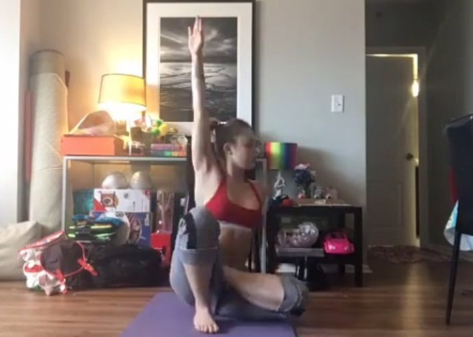 Miley haciendo yoga/Instagram