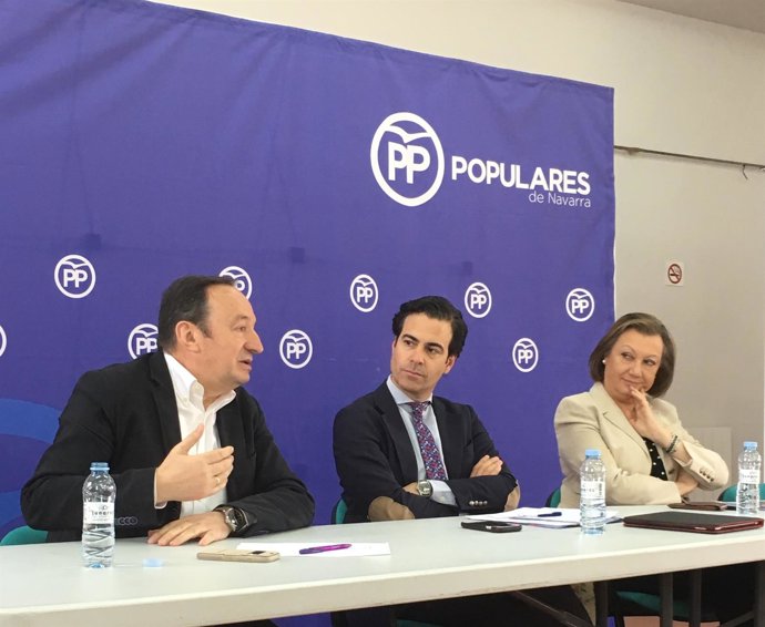 Sanz en la mesa de debate organizada por el PP de Navarra