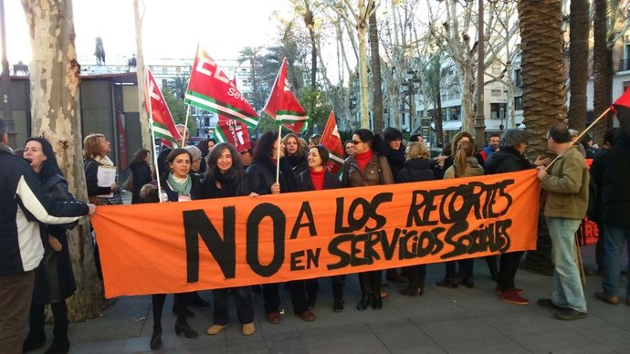 Protesta de la plantilla ante el Ayuntamiento.