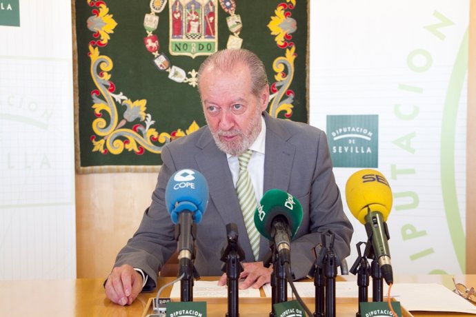 El presidente de la Diputación de Sevilla, Fernando Rodríguez Villalobos