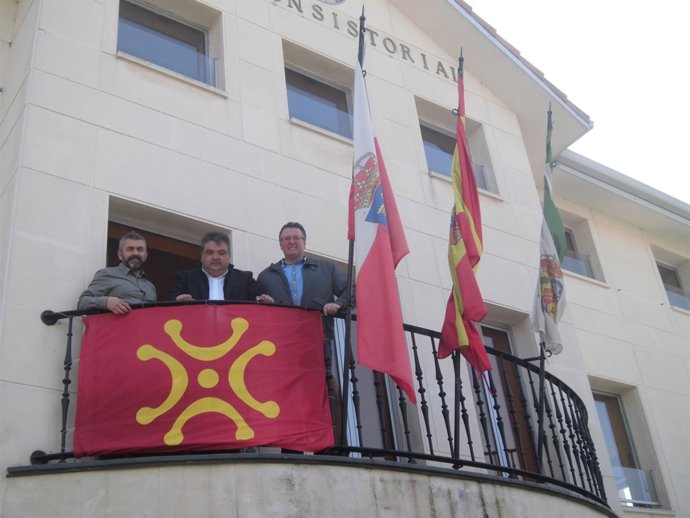 El lábaro en el Ayuntamiento de Noja