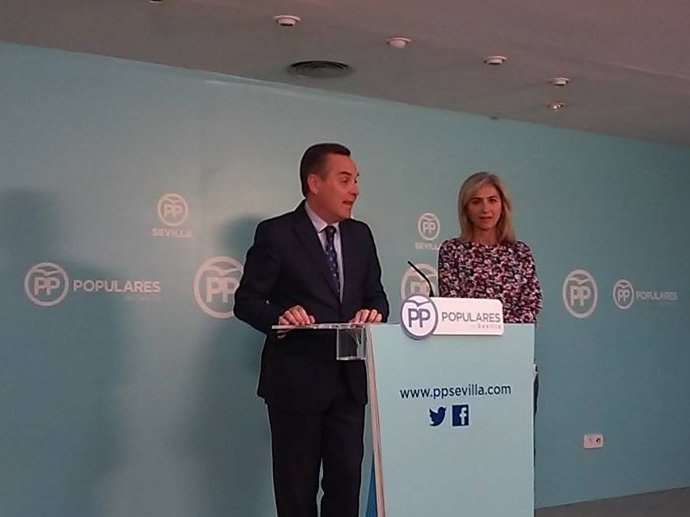 Juan Bueno y Patricia del Pozo en rueda de prensa