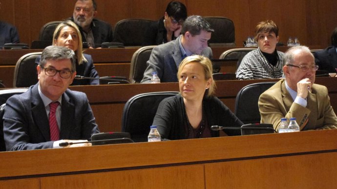 Gastón, junto a Guillén y Gimeno en el pleno de las Cortes de Aragón