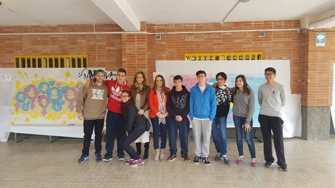 Ruiz (centro) con los ganadores del concurso
