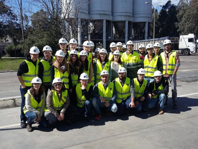 Visita de los  universitarios a Cosmos