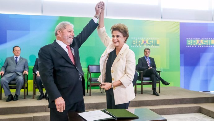 Dilma Rousseff y Luiz Inacio Lula da Silva durante la toma de posesión