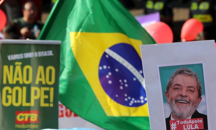 Demonstrators take part in a protest in support of Brazilian President Dilma Rou