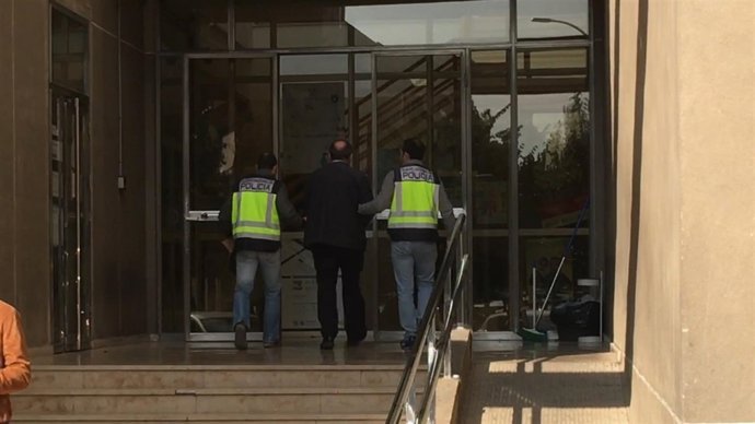 Agentes durante la operación