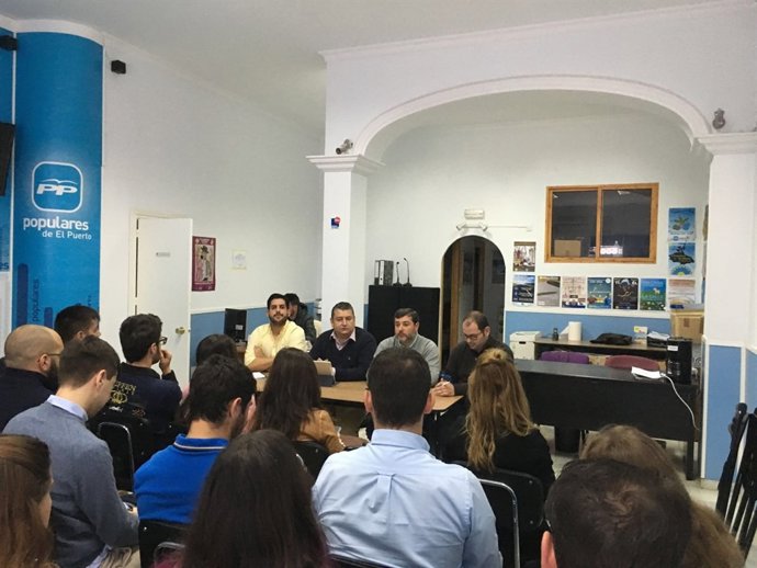 Junta Directiva provincial de NNGG de Cádiz, con la asistencia de Antonio Sanz