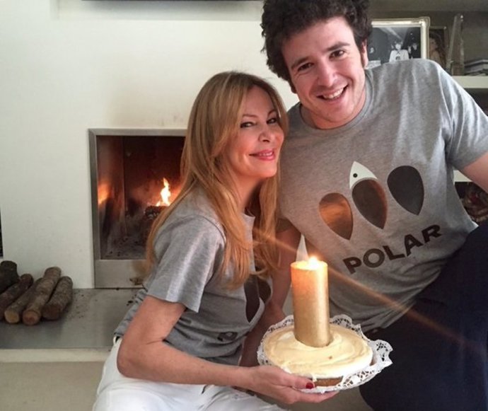 ANA OBREGÓN CELEBRA SU 61 CUMPLEAÑOS/TWITTER