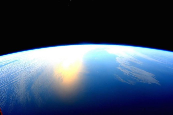 APAGA HOY LA LUZ Y AYUDA AL PLANETA/CORDON