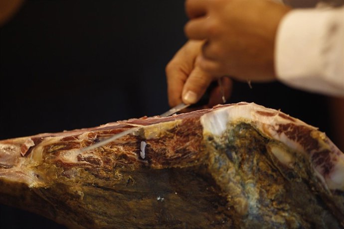 Fitur 2016: Cortar jamón. Ibérico. Jabugo. Embutido.