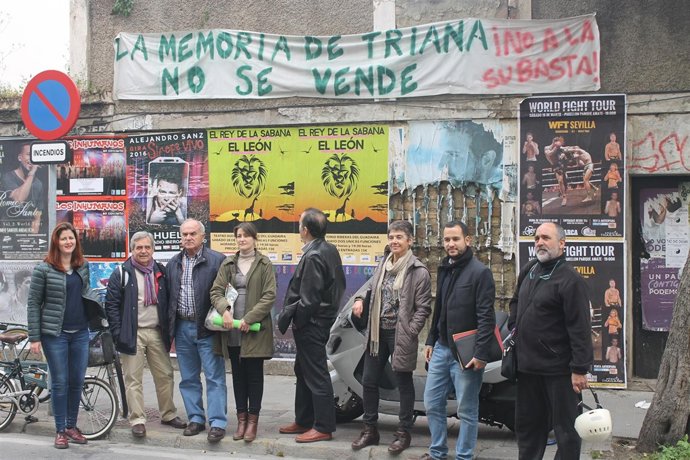Reunión de IU y Participa Sevilla con vecinos de Triana Norte