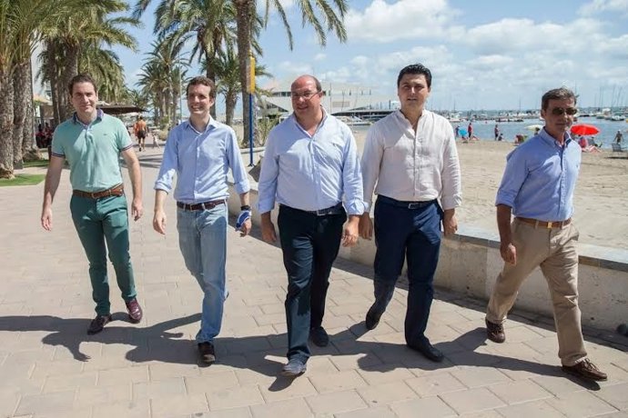 El vicesecretario de Comunicación del PP, Pablo Casado junto al presidente