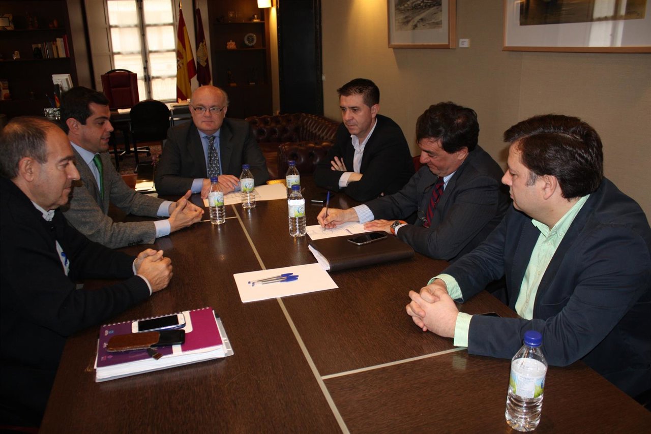 NOTA DE PRENSA Y FOTO. REUNION JUNTA, AYUNTAMIENTO DE ALBACETE, DIPUTACION PROVI