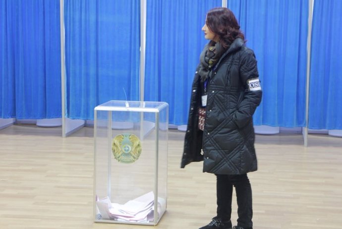 Observadora de la OSCE en las elecciones legislativas de Kazajistán