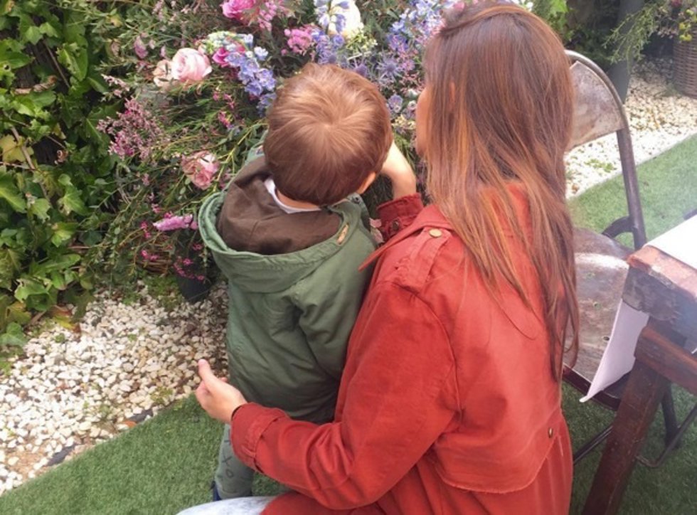 Sara Carbonero con su hijo Martín