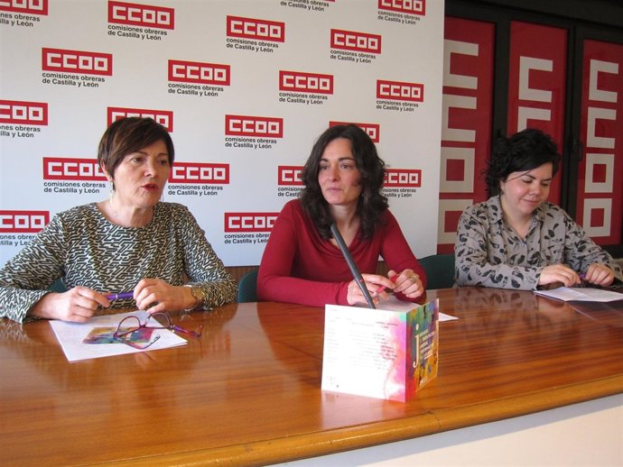 Rosa Eva Martínez (izda), Luz María Bártulos (centro) y Beatriz Callejas. 