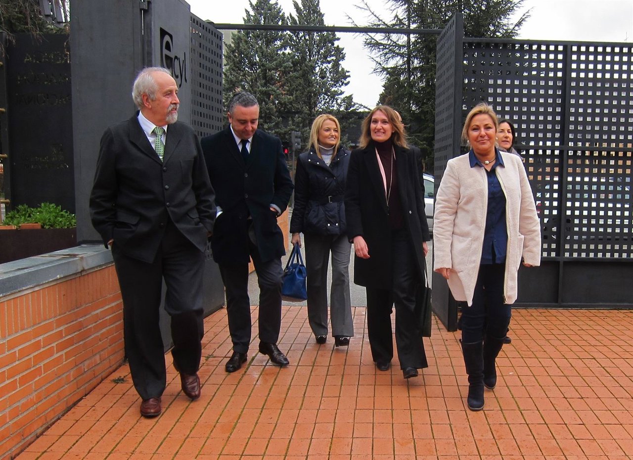 Valdeón a su llegada al centro del Servicio de Empleo de la Junta en Salamanca.