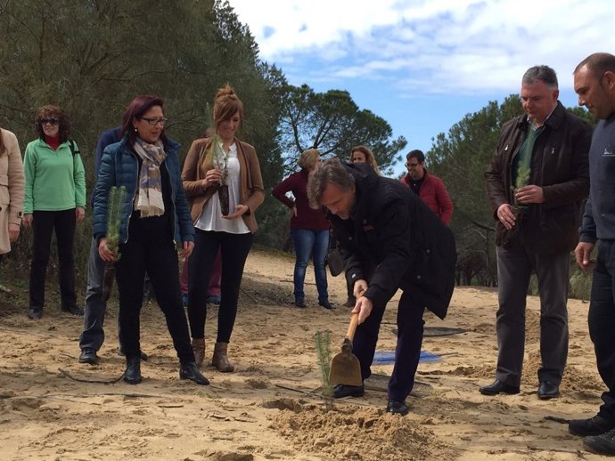 El consejero de Medio Ambiente, José Fiscal, Día Forestal Mundial en Huelva.