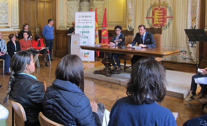 Rafi Romero y Óscar Puente en el acto institucional