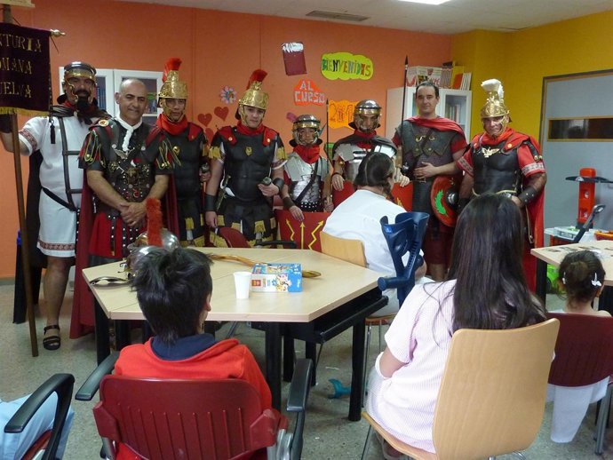 Visita de la Centuria Romana de Huelva al Complejo Hospitalario de Huelva. 
