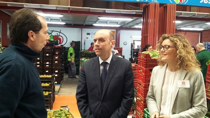 Echávarri durante su visita a Mercalicante