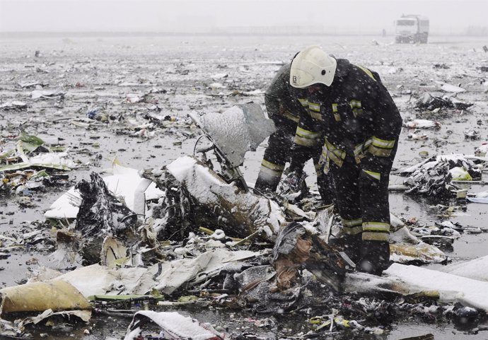 Restos del avión de Flydubai siniestrado en Rusia
