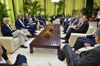 Kerry sostiene una "productiva" reunión con los negociadores de paz del Gobierno colombiano