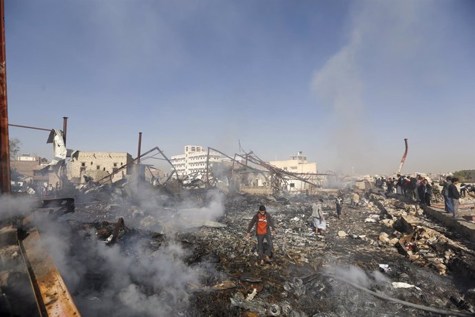 Efectos de un ataque de la coalición saudí en la capital de Yemen, Saná