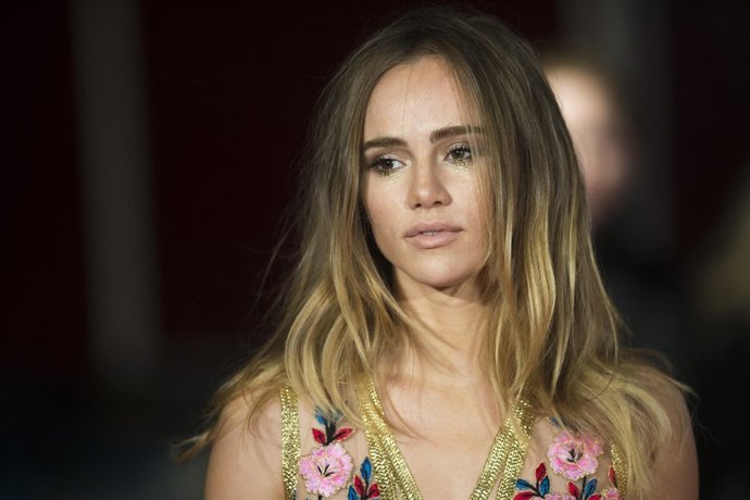 Suki Waterhouse usa... ¡Coca-Cola!