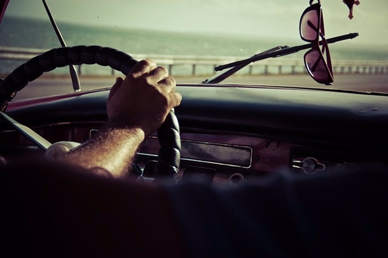 Conducir, coche, gafas, carretera, sol