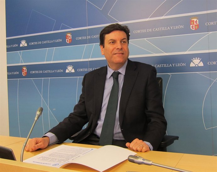 El portavoz parlamentario del PP, Carlos Fernández Carriedo