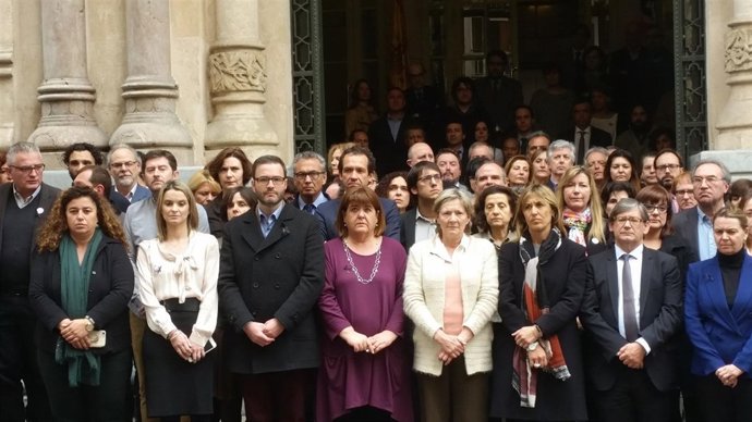 Minuto de silencio en el Parlament balear ante atentados de Bruselas
