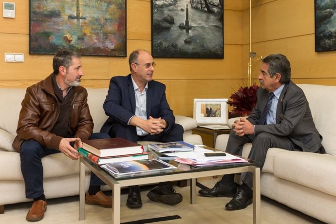 Revilla se reúne con el alcalde de Arredondo