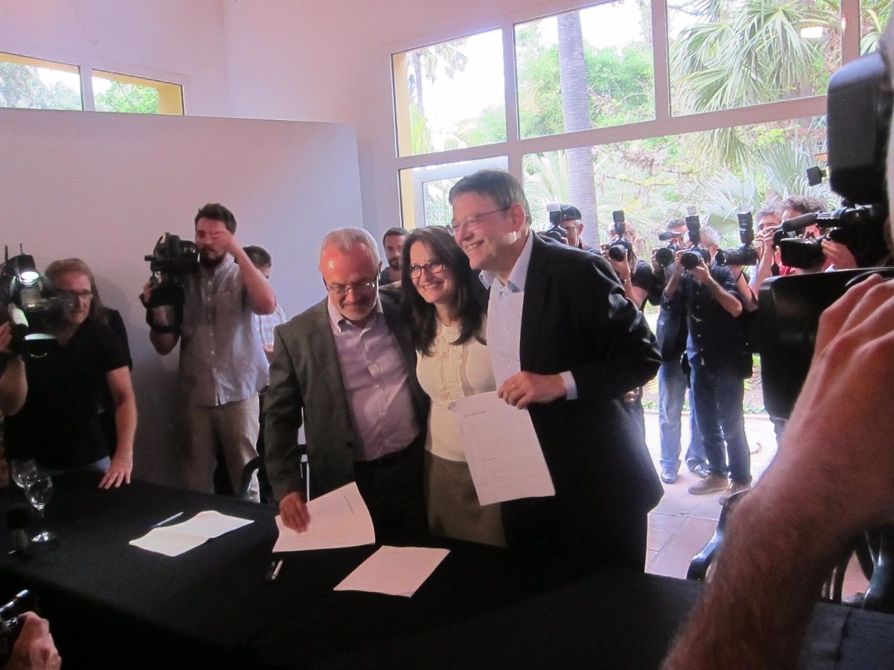Firma del Acord del Botànic entre PSPV, Compromís y Podemos