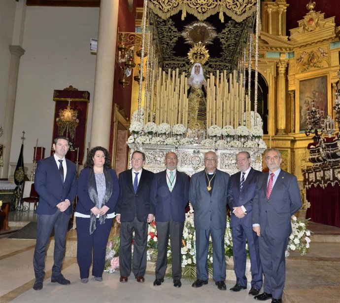 Ofrenda floral al Cerro             