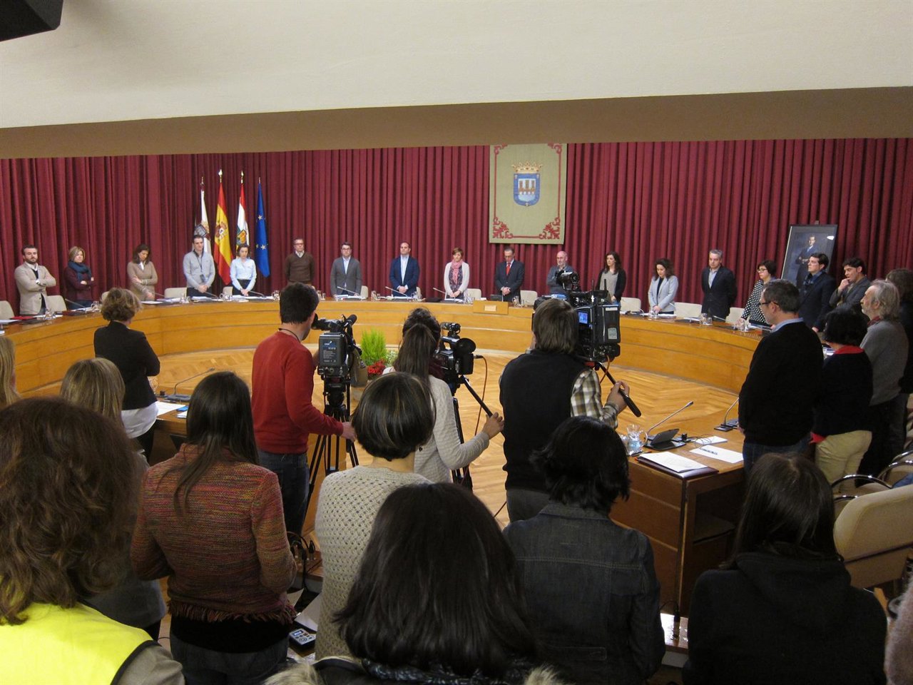 El pleno guarda un  minuto de silencio por el atentado de Bruselas