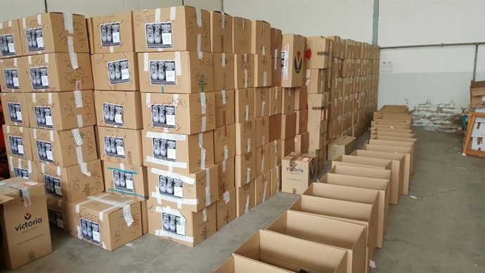 Cajas preparadas para ser enviadas a Grecia